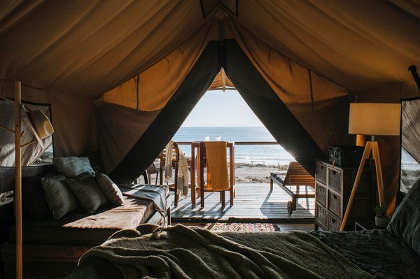 Quels sont les campings proches de Ruoms 4 étoiles avec des hébergements luxe ?
