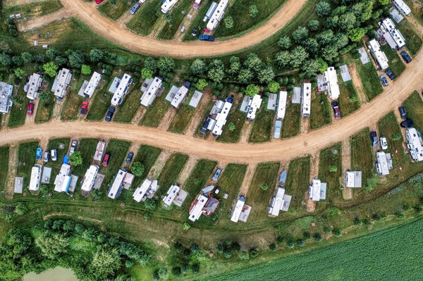 Quels sont les meilleurs campings dans la Drôme avec piscine et 4 étoiles pour des vacances haut de gamme ?