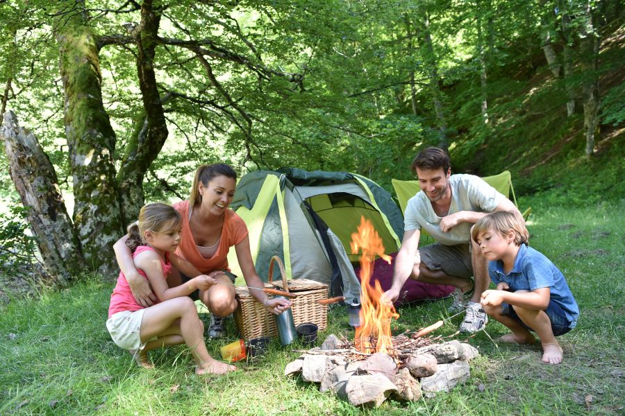 famille au camping Carcassonne 4 étoiles