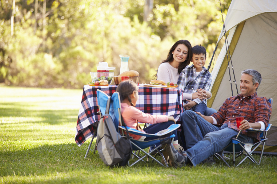 famille au camping Carcassonne 4 étoiles